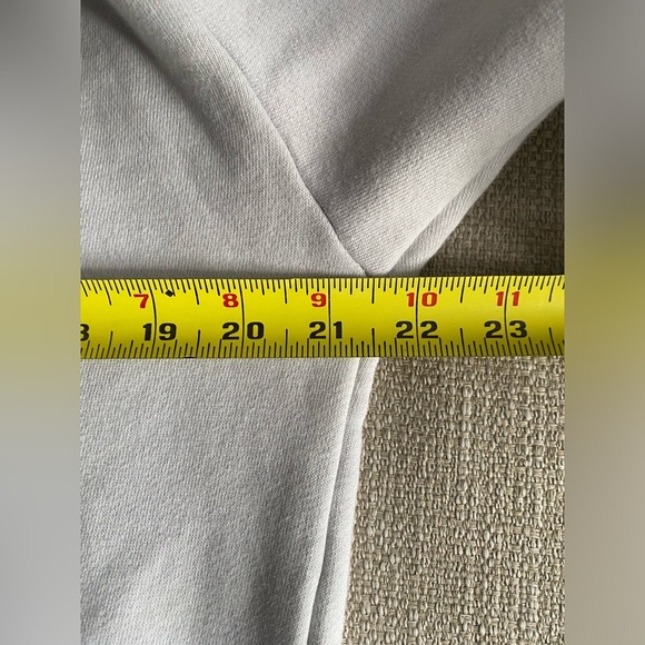 Taylor Swift Sweater Women’s Medium Welcome to New York 1989 Taylor’s Version - Picture 5 of 7